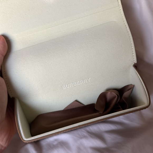 Burberry sunglasses matte black - Picture 8 of 9